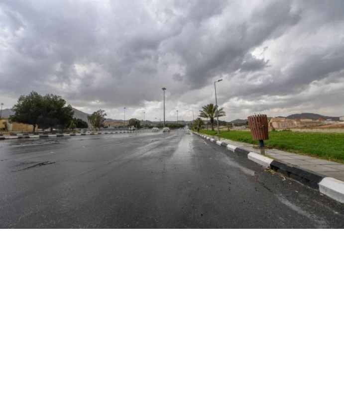 طقس السعودية: أمطار غزيرة، سيول، وأتربة تضرب مناطق المملكة