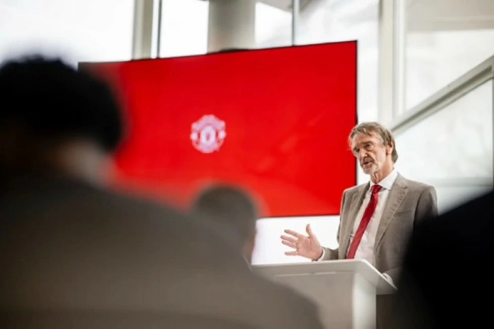 جماهير مانشستر يونايتد تحتج: 21 عامًا من سوء الإدارة