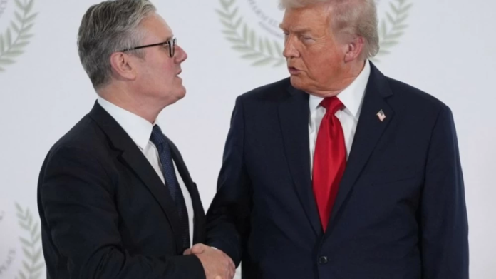 أزمة جزر شاغوس: تراجع بريطانيا بضغط أمريكي وتداعياتها