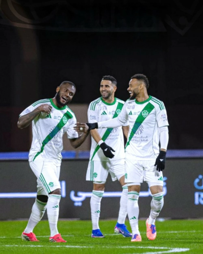 الأهلي يكتسح نيوم بثلاثية ويعزز وصافته في دوري روشن السعودي