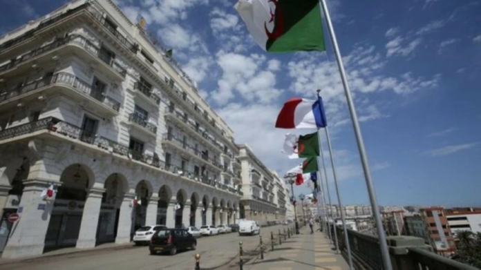 الجزائر تستدعي القائم بالأعمال الفرنسي: أزمة دبلوماسية جديدة