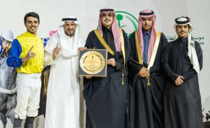 الأمير عبدالله بن سعود يتوّج الفرس «روز يس ريتيرن» بكأس الفروسية بالطائف