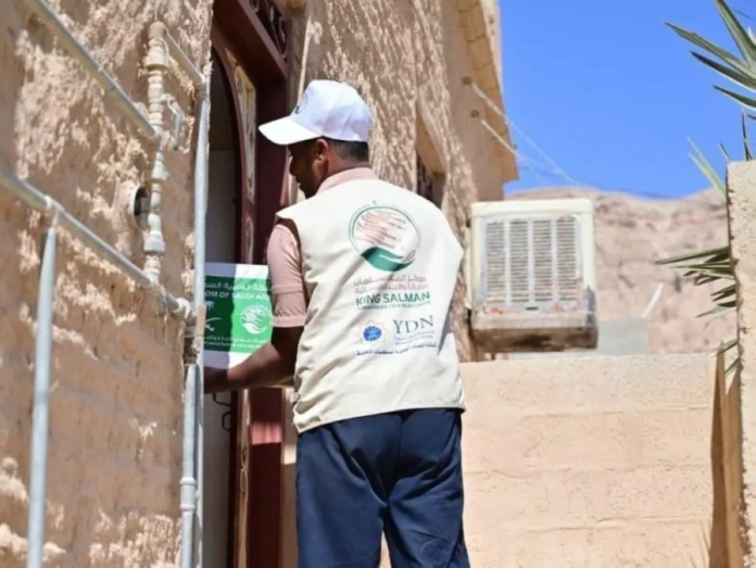 مركز الملك سلمان للإغاثة يوزع التمور في تريم حضرموت | دعم اليمن
