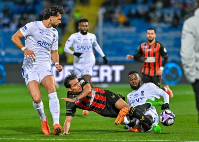 جدل تحكيمي: هدف الهلال ضد الرياض 