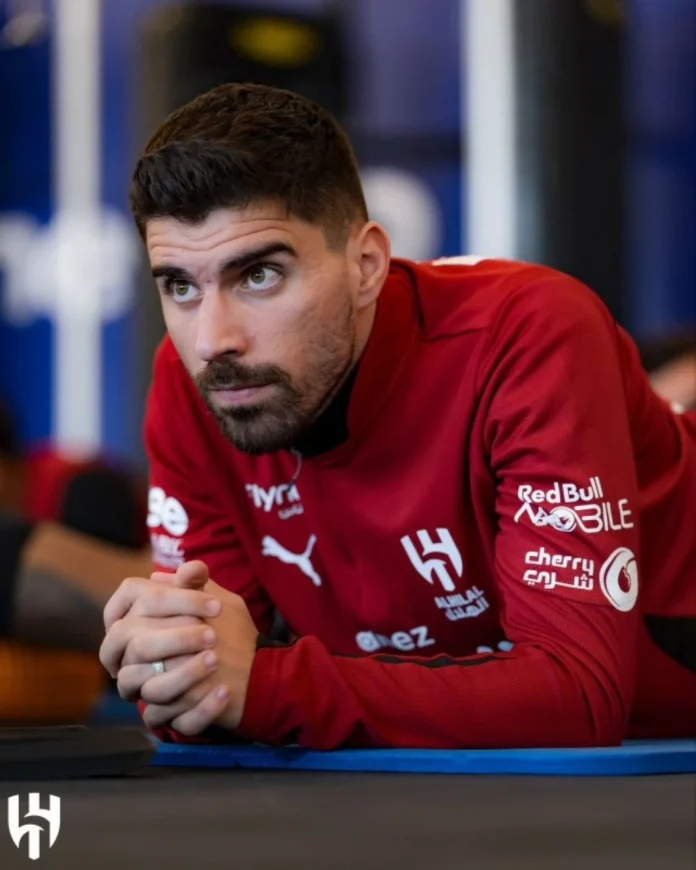 الهلال يعزز صفوفه بعودة نيفيز لمواجهة القادسية الحاسمة