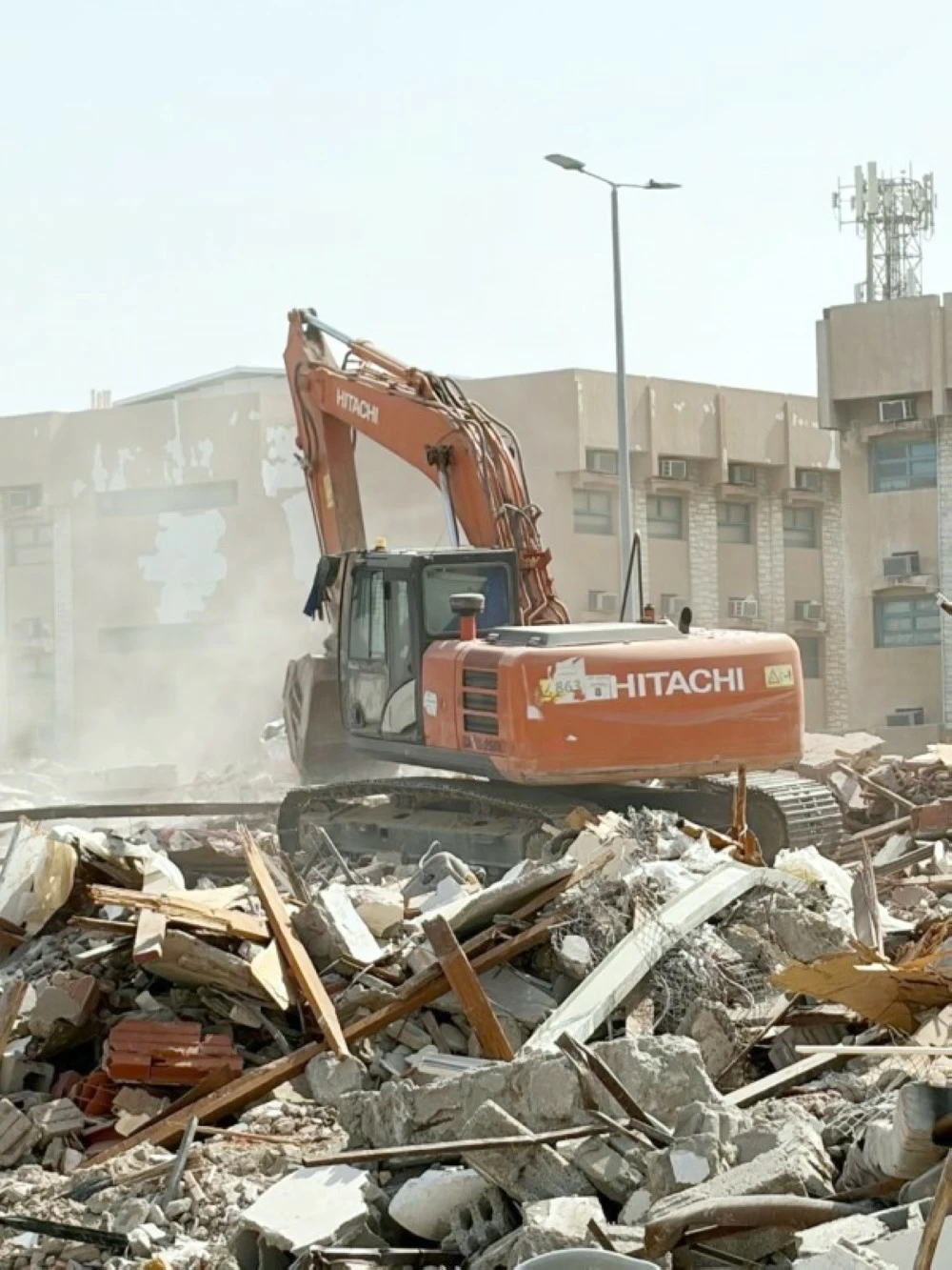 صورة لمبنى آيل للسقوط في جدة