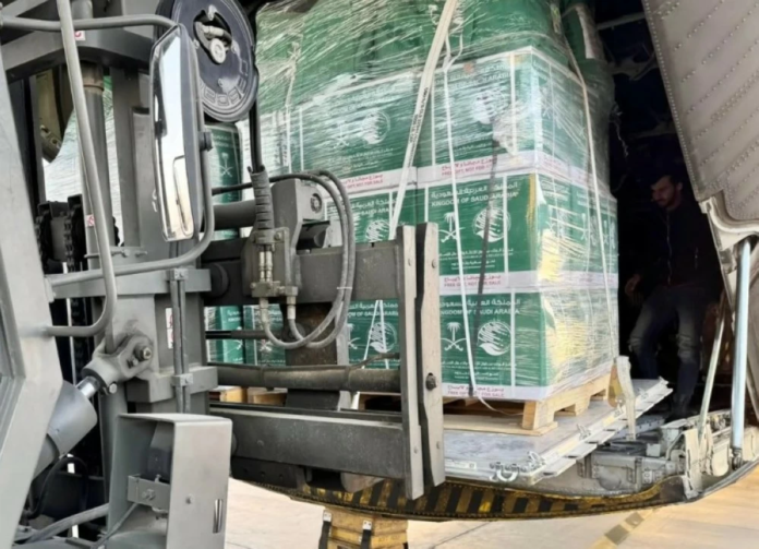 السعودية تدعم غزة: الطائرة الإغاثية الـ80 تصل العريش