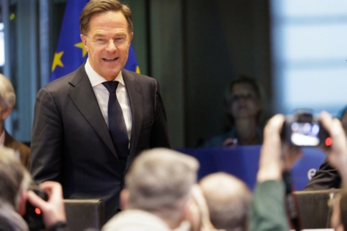 الناتو وترمب يتفقان على مسارين لحل خلافات غرينلاند وأمن القطب الشمالي