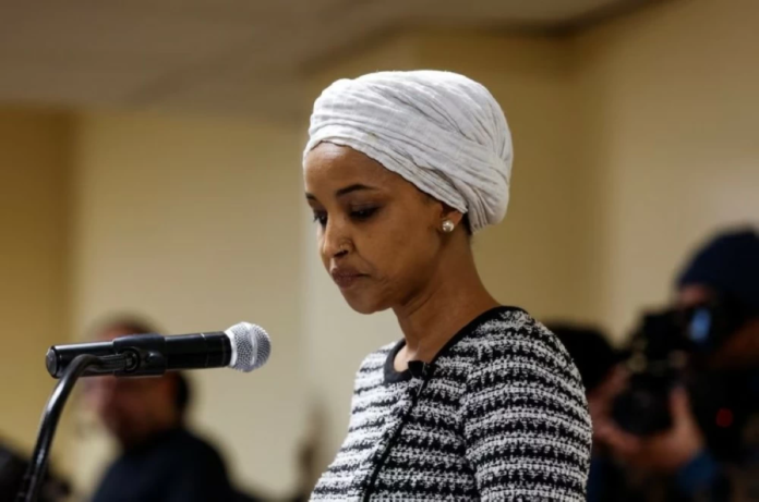 هجوم على إلهان عمر في مينيابوليس: تفاصيل وتداعيات