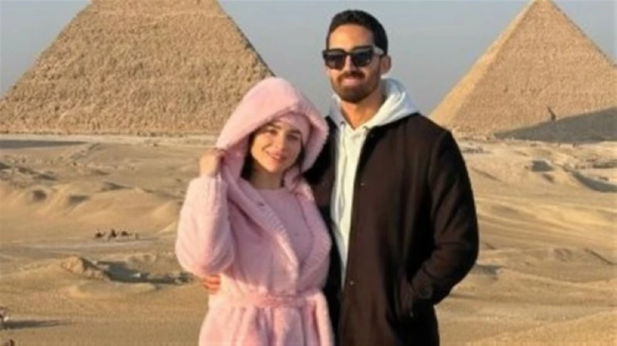 مي عز الدين تحتفل بميلاد زوجها تيمور أمام الأهرامات