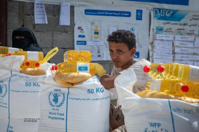 الأغذية العالمي يوقف عملياته بمناطق الحوثي: تداعيات كارثية باليمن