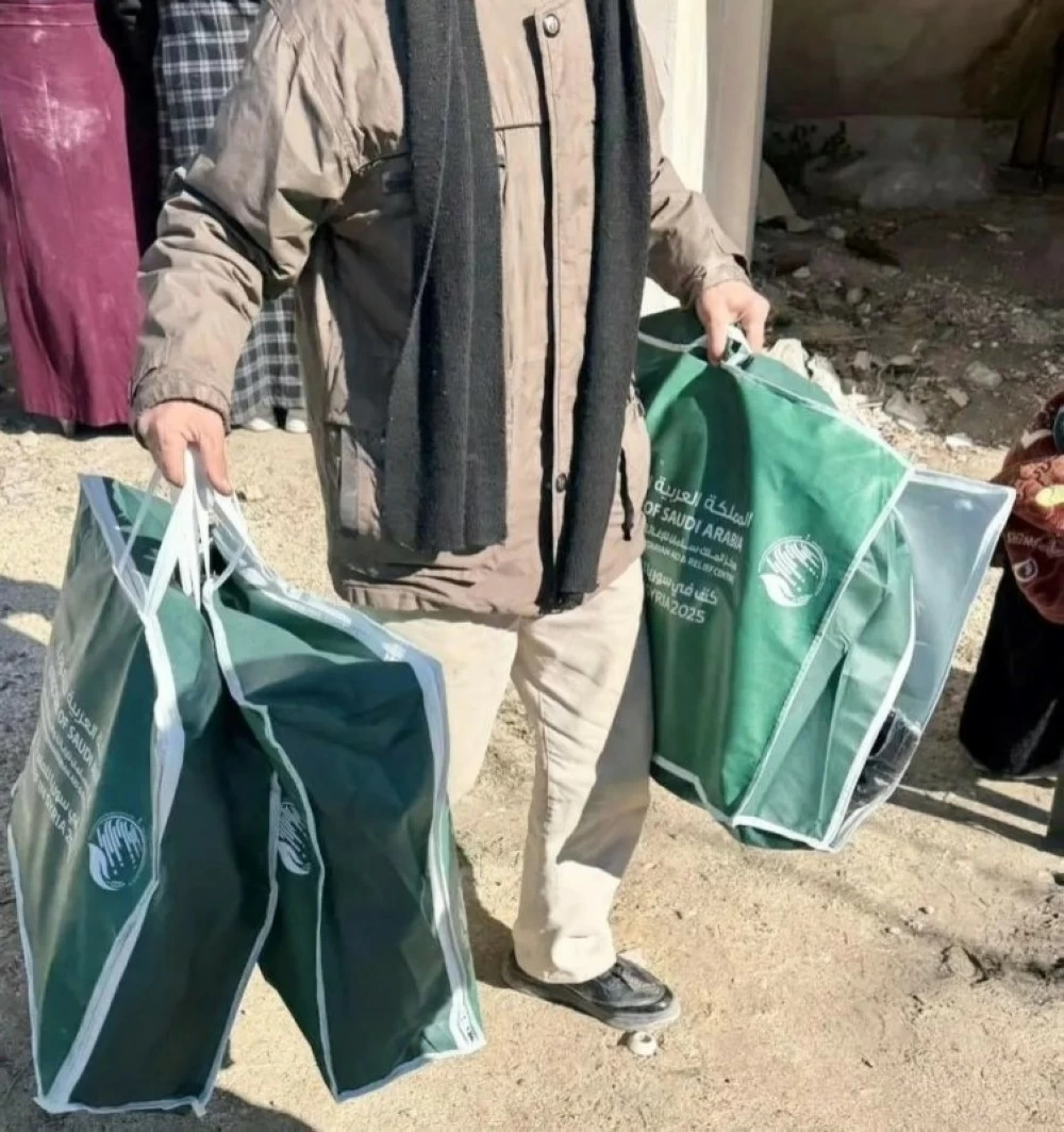 صورة لتوزيع المساعدات الإنسانية