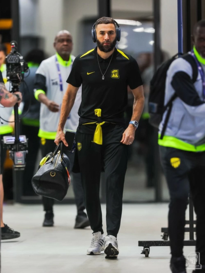 أزمة بنزيما والاتحاد: رفض السفر وعرض التجديد الصادم يهدد المستقبل