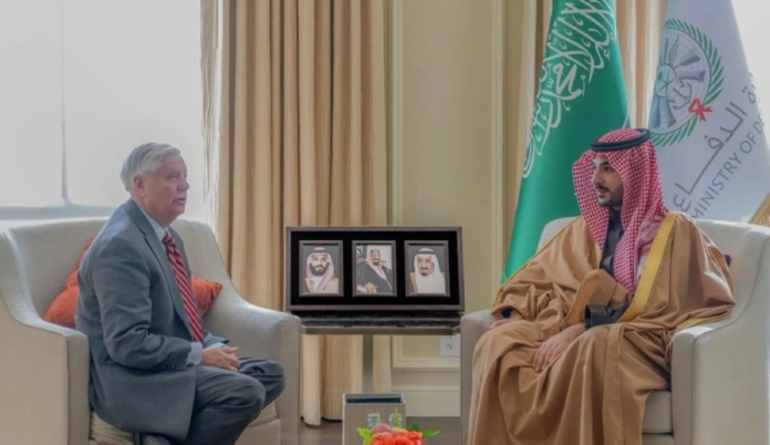 وزير الدفاع السعودي يلتقي السيناتور غراهام: تعزيز الشراكة