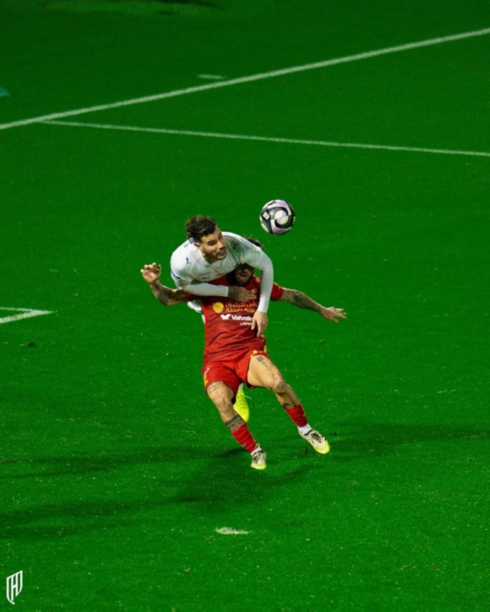 القادسية والهلال: جدل تحكيمي يهز دوري روشن السعودي