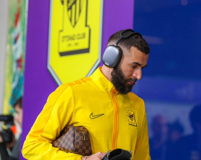 بنزيما يضع شروطاً لإنهاء أزمة الاتحاد: تفاصيل وتأثيرات