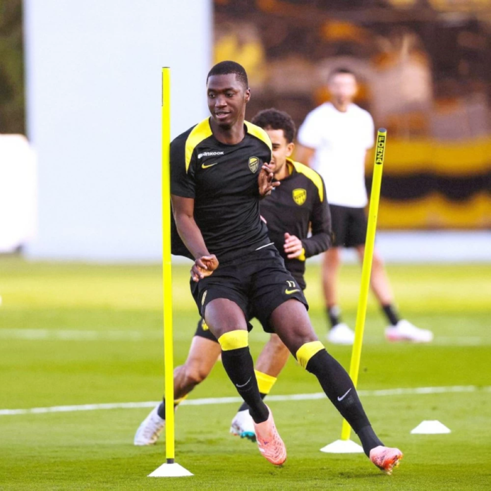 دوري روشن: الاتحاد في أزمة، الشباب يطمح، والفتح يخشى