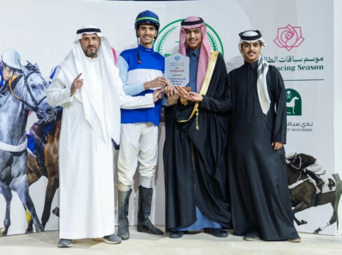 الأمير عبدالله بن سعود يتوّج السهلي بكأس الفروسية بالطائف