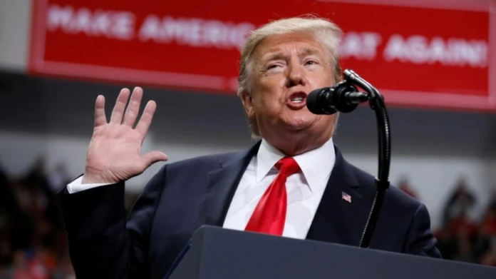 ترامب يهدد إلهان عمر بالسجن أو الترحيل: تحليل الهجوم