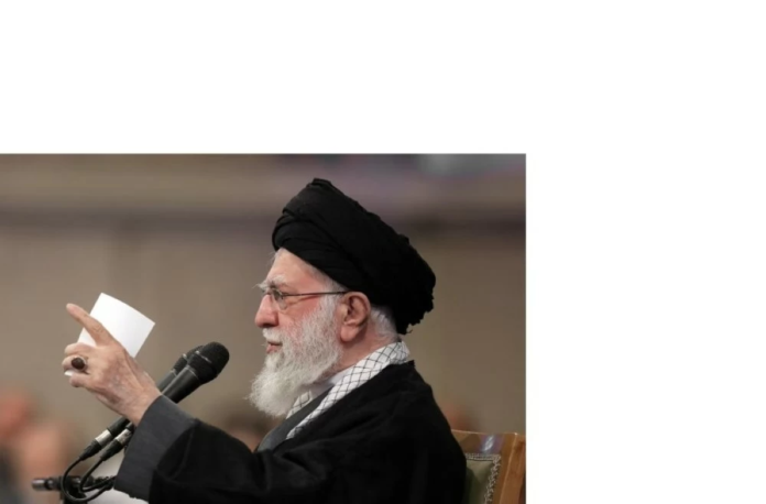 خامنئي يحذر من حرب إقليمية وسط تصاعد التوترات مع أمريكا