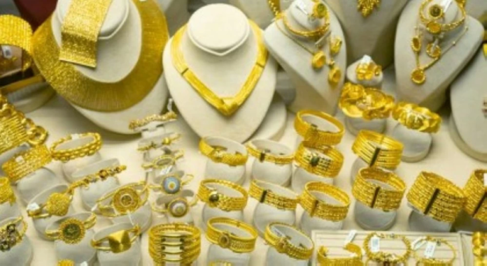 أسعار الذهب في السعودية: ارتفاع قياسي وتأثيره على المستهلكين