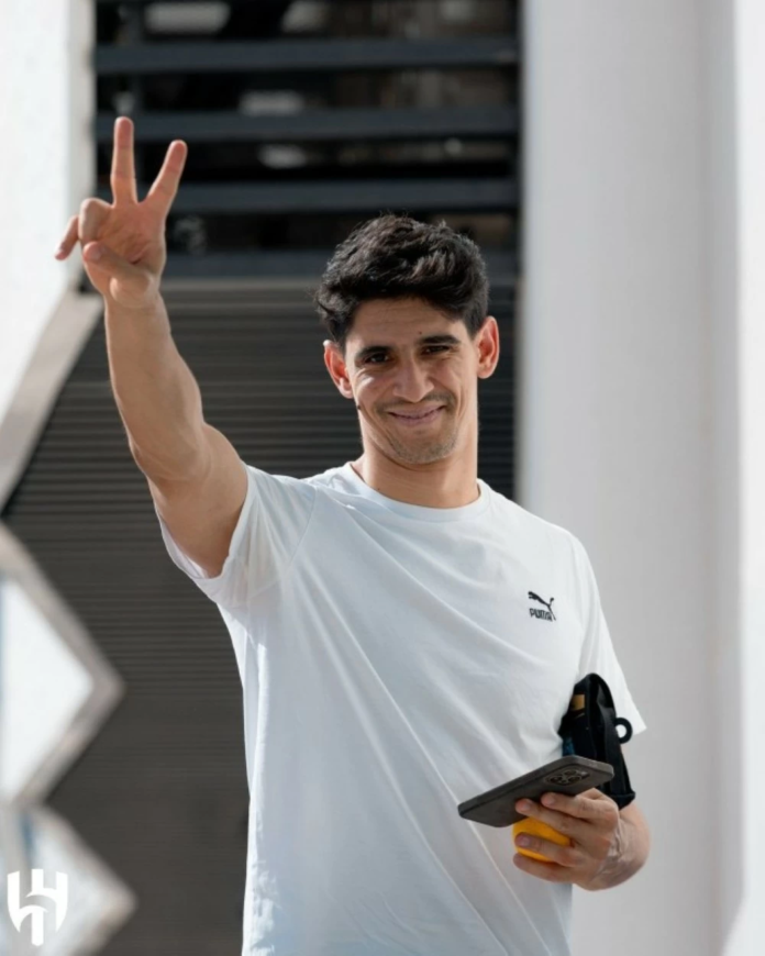 بونو وميندي: صراع العمالقة في كلاسيكو الهلال والأهلي