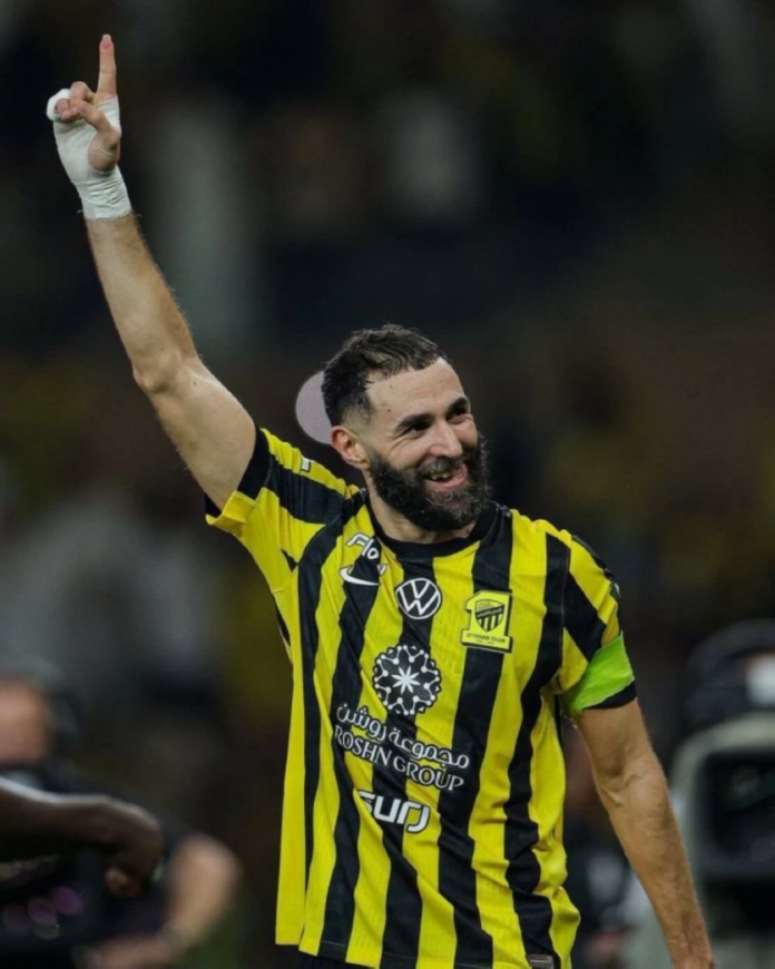 بنزيما إلى الهلال؟ تفاصيل مفاوضات 