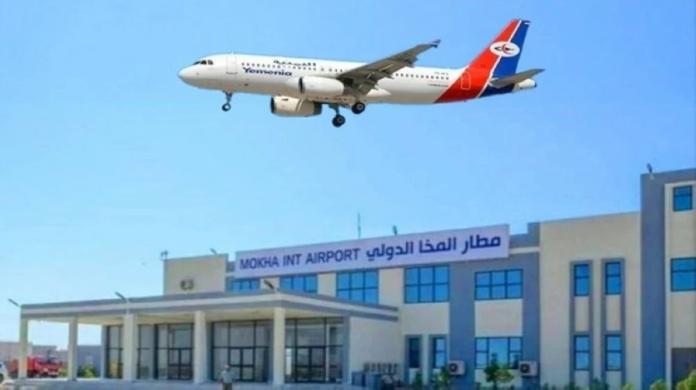 اليمن: وزارة النقل تدين منع الحوثي هبوط طائرة مدنية بمطار المخا