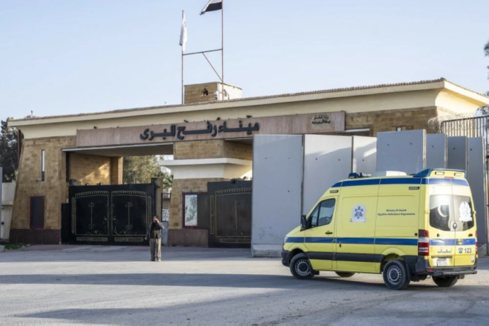 فتح معبر رفح: حركة الأفراد واستعدادات سيناء الطبية