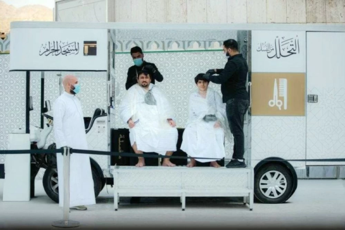خدمة التحلل المجانية بالحرم المكي لأكثر من 2 مليون معتمر