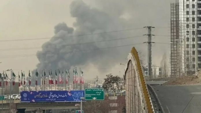 حريق طهران الهائل: سوق جنت آباد يلتهمها اللهب وخسائر اقتصادية