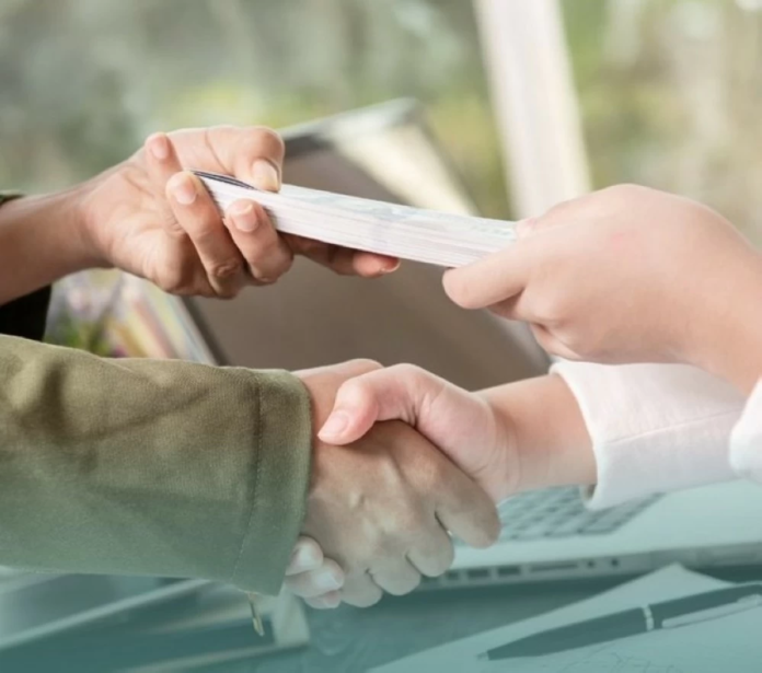 مكافحة التستر التجاري: النيابة تؤكد تجريم تمكين الأجانب غير المرخصين