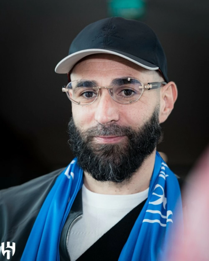 بنزيما يصل الرياض: رسالة للهلال وطموح الدوري السعودي