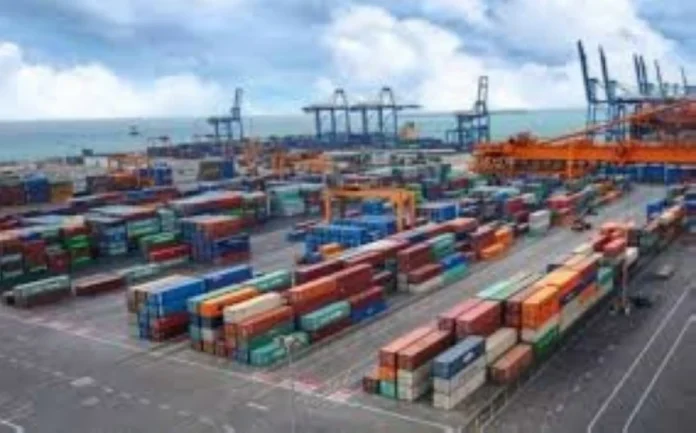 واردات السعودية نوفمبر 2025: انخفاض طفيف وتحليل اقتصادي