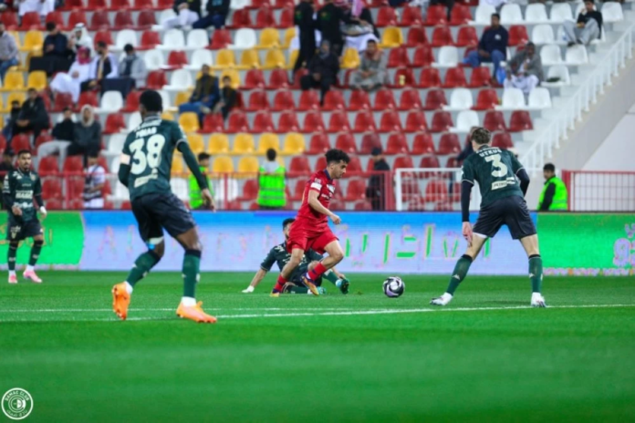 ضمك والخلود: تعادل سلبي يثير القلق في دوري روشن