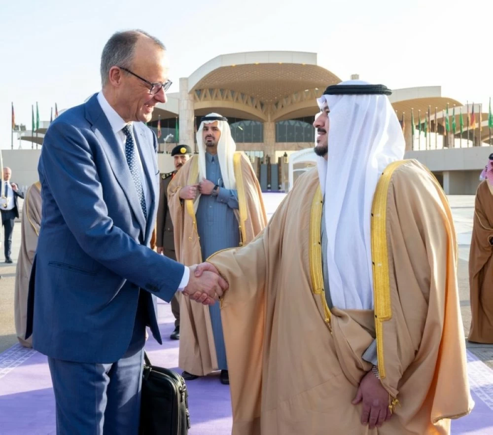 صورة للمستشار الألماني أثناء مغادرته الرياض