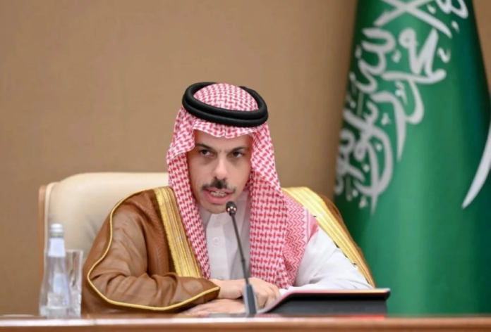 السعودية تدعم مفاوضات أمريكا وإيران: طريق لأمن المنطقة