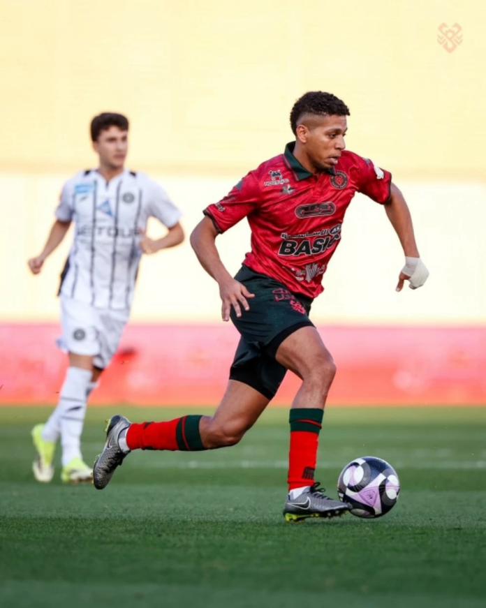 الخلود يهزم الشباب 1-0: تحليل مباراة دوري روشن الجولة 21