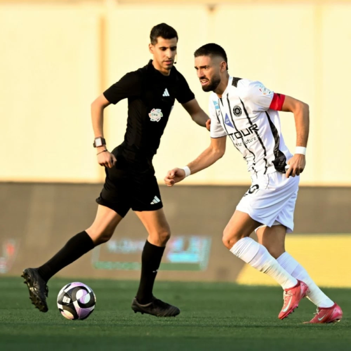 الشباب يندد بالأخطاء التحكيمية ويطالب بالعدالة في دوري روشن