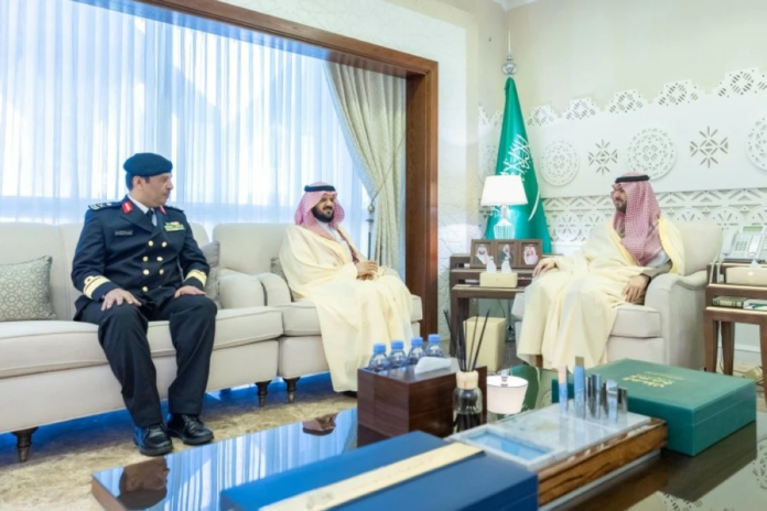 نائب أمير الشرقية يهنئ اللواء الأحمري قائداً لحرس الحدود | تعزيز الأمن