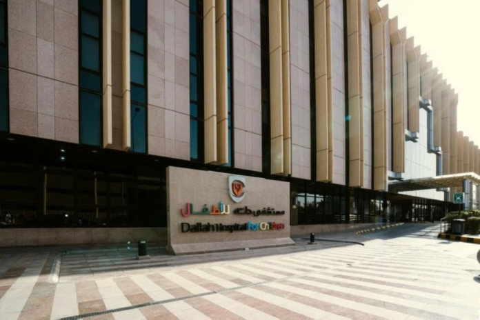 إنقاذ حياة طفلة خديج في مستشفى دله بعملية نادرة