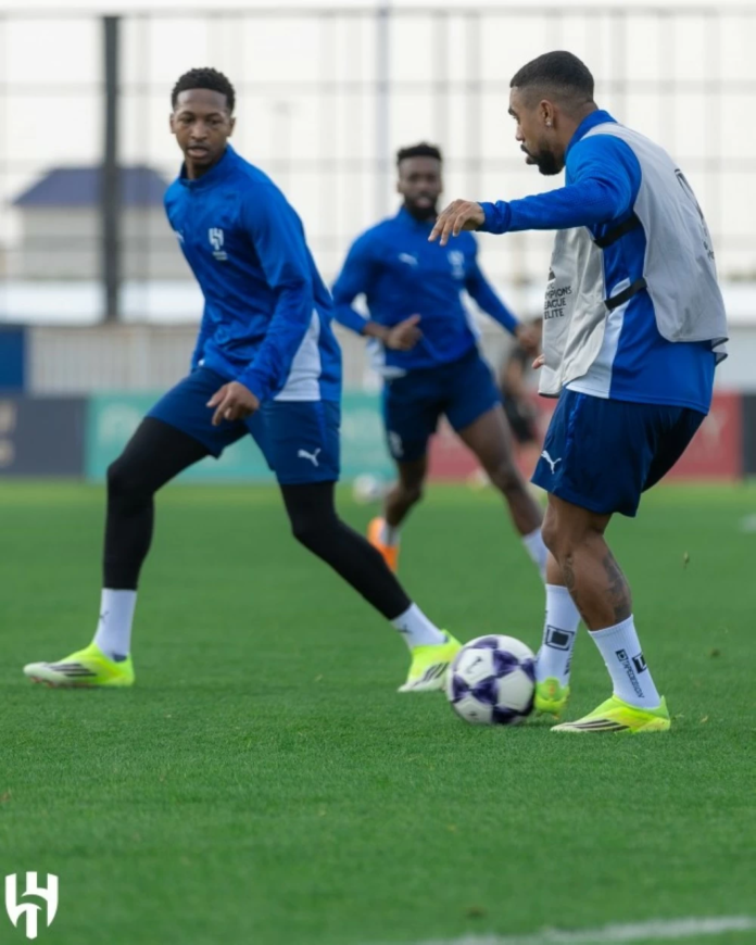 الهلال وشباب الأهلي: تاريخ مواجهات الزعيم مع أندية الإمارات