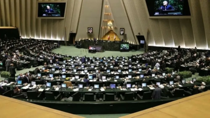 إيران: جاهزية عسكرية عالية وسط مفاوضات نووية معقدة