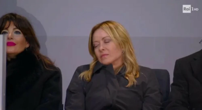 جورجيا ميلوني نائمة في افتتاح أولمبياد ميلانو 2026؟