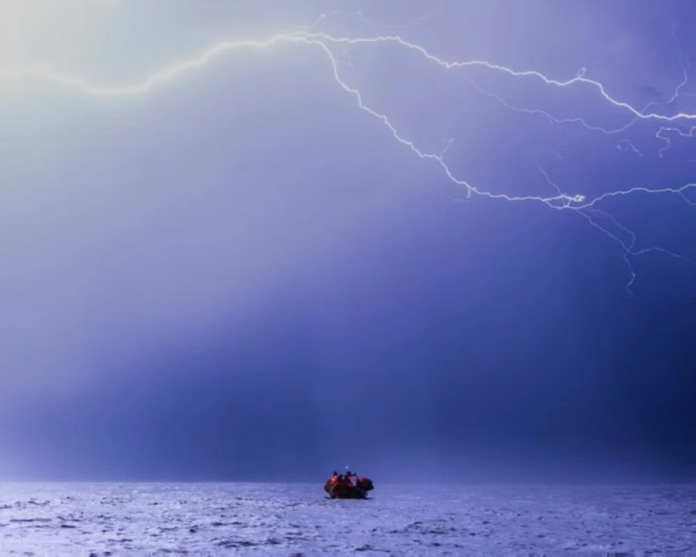 غرق قارب مهاجرين قبالة ليبيا: 53 ضحية وناجيتان فقط