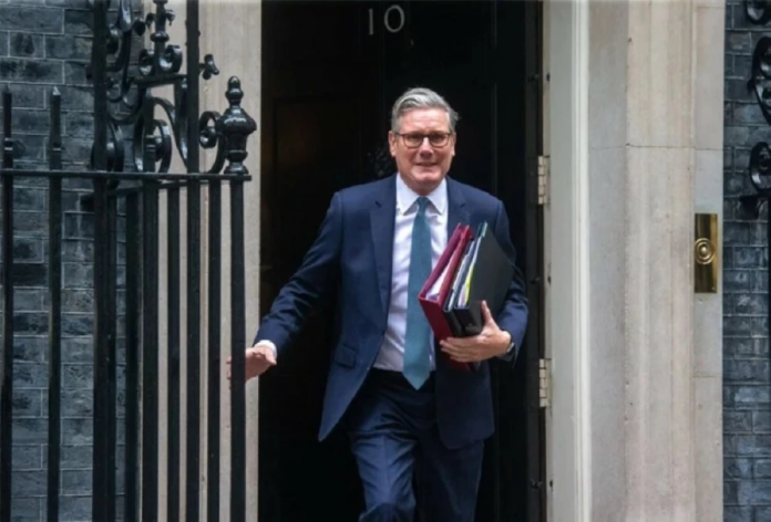 فضيحة إبستين: استقالات في حكومة بريطانيا وأزمة سياسية لستارمر