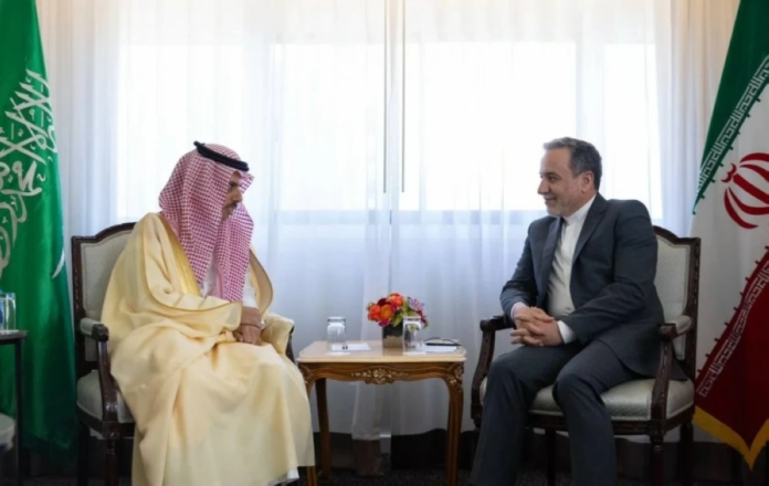 مفاوضات إيران النووية: تحذيرات أمريكية وتواصل إقليمي مكثف