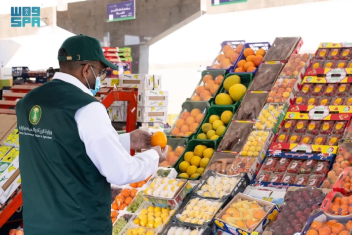 حملة إتلاف أغذية فاسدة بالسعودية استعدادًا لشهر رمضان