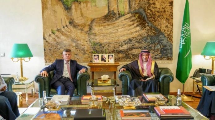 السعودية وفرنسا: تعزيز العلاقات وبحث القضايا الإقليمية