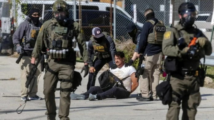 اليمين الأوروبي المتطرف يخطط لوحدات ترحيل مهاجرين على غرار أمريكا